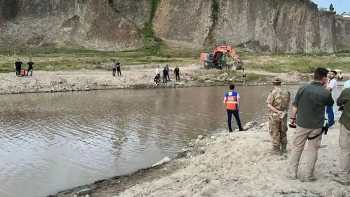 Murat Nehri’ne giren çocuk hayatını kaybetti